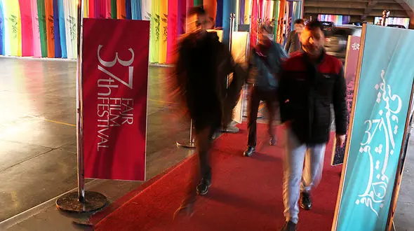 پالتو شتری بازنده اصلی روز هفتم جشنواره/وقتی آزادگان برای خبرنگاران از سلبریتی‌ها جذاب‌ترند+تصاویر