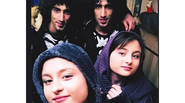 پیام پر قلب سارا و نیکا به رحمان و رحیم  دوقلوهای سریال پایتخت ! + عکس های وایرال شده !