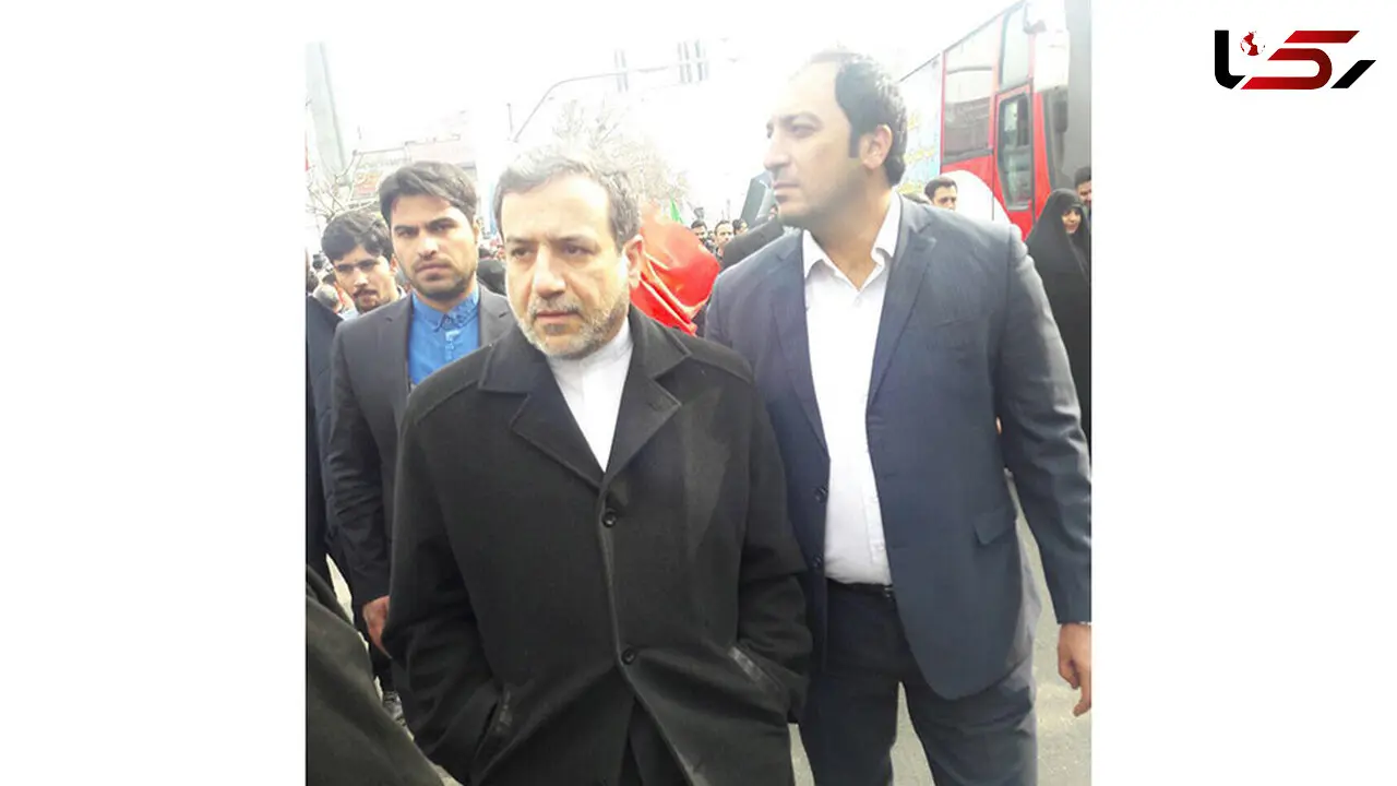 عراقچی در راهپیمایی ٢٢ بهمن+عکس