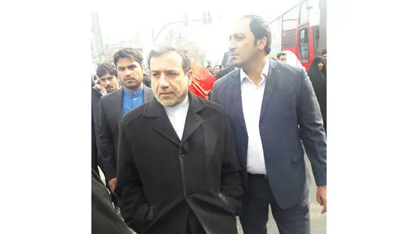 عراقچی در راهپیمایی ٢٢ بهمن+عکس
