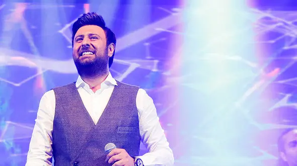 رونمایی از شاگرد خواننده معروف در کنسرت موسیقی اش  