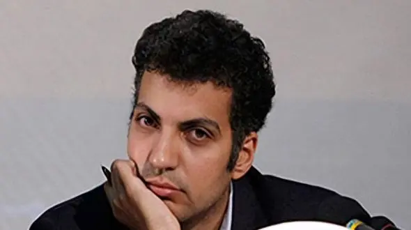 فیلم واکنش عادل فردوسی‌پور به قتل امیرمحمد خالقی در کوی دانشگاه