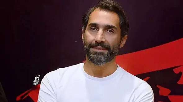 تصویری تلخ از هادی کاظمی در خانه ابدی مادرش/ تصویری که دل یک ملت را به درد آورد + عکس