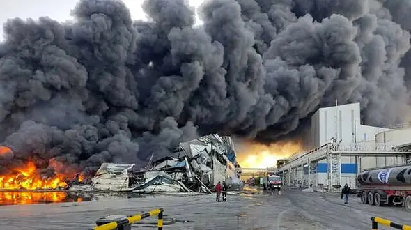 6 زخمی در  آتش سوزی کارخانه فوم سوادکوه شمالی