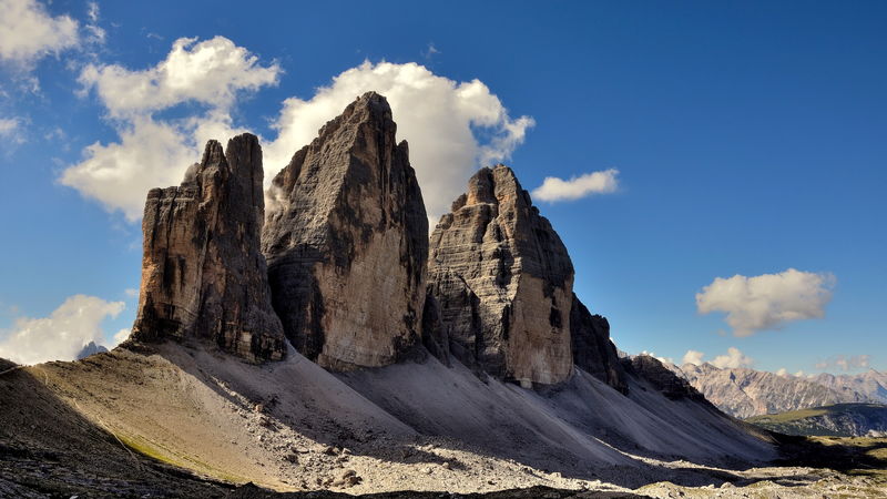 Tre-Cime-di-Lavaredo-(Italy)