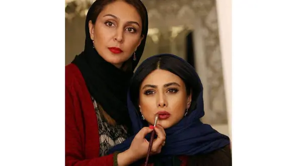 عکس کمتر دیده شده از لحظه گریم شدن آزاده صمدی بازیگر سرشناس
 ایرانی +عکس