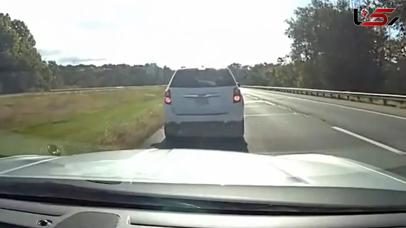 فیلم رانندگی هولناک در عالم مستی را ببینید / پلیس به موقع رسید