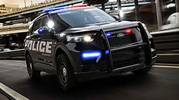 لحظه رد شدن ماشین از روی پلیس آمریکا + فیلم