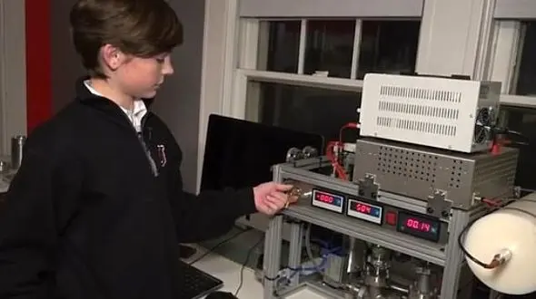 نوجوان ۱۴ ساله راکتور هسته ای ساخت!+تصاویر