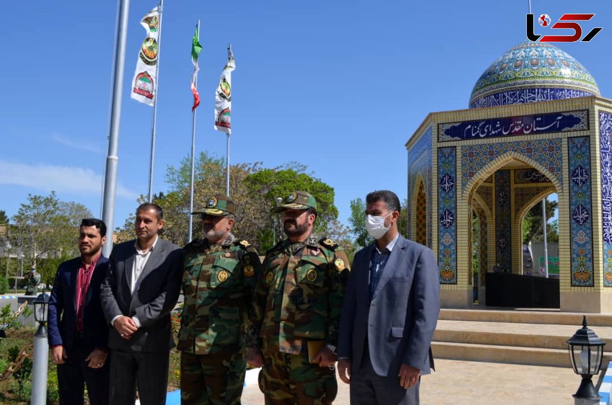 دانش آموزان موسسه فرهنگی آموزشی راهیان کوثر قزوین به ارتشیان گل هدیه دادند