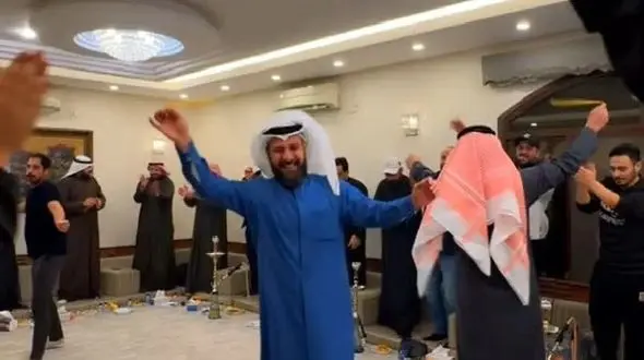 فیلم آواز شاد /  شیخ های عرب تو عمارت پر زرق و برق چه رقصی میکنن جمعشون جمع 