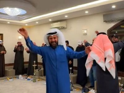 فیلم آواز شاد /  شیخ های عرب تو عمارت پر زرق و برق چه رقصی میکنن جمعشون جمع 