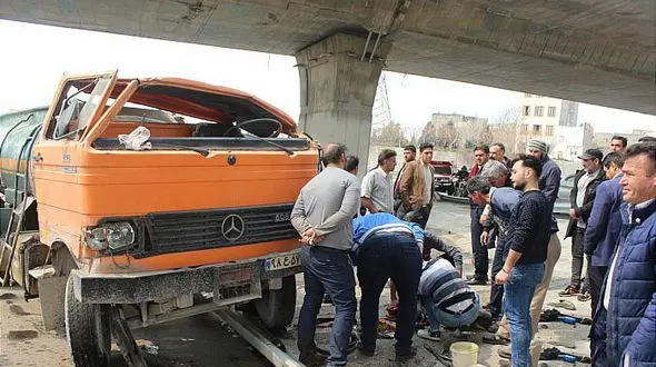 واژگونی خونین خاور تانکر گازوئیل در خیابان احسان پایتخت+ تصاویر