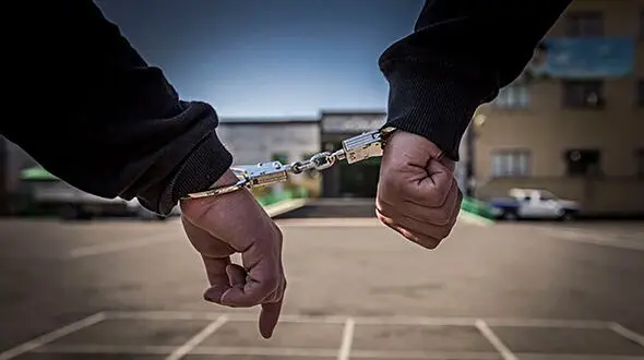 مدیر سابق اداره صنعت و معدن شهرستان کازرون بازداشت شد