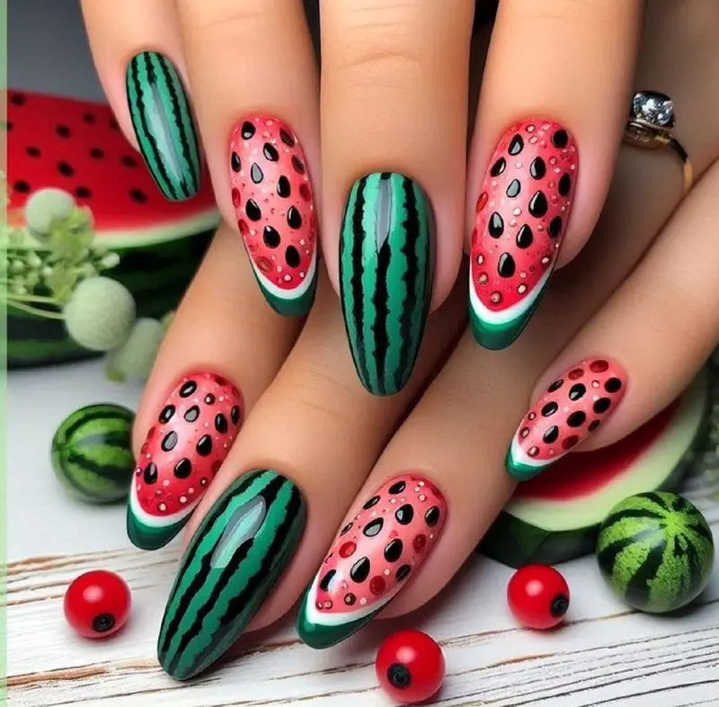 مدل ناخن یلدایی ترند طرح هندوانه