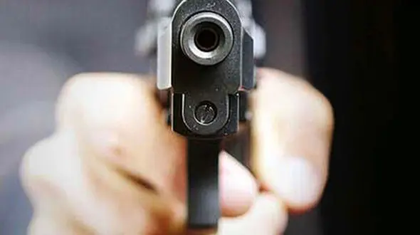 شلیک مرگ به وکیل شاهرودی جلوی چشمان همسر و فرزندش در روز عاشورا ! / قاتل در تهران به دام افتاد