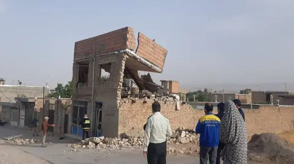 نجات معجزه آسای پیرمرد 60 ساله از انفجار منزل مسکونی !/ در مایوان شهرستان فاروج رخ داد !