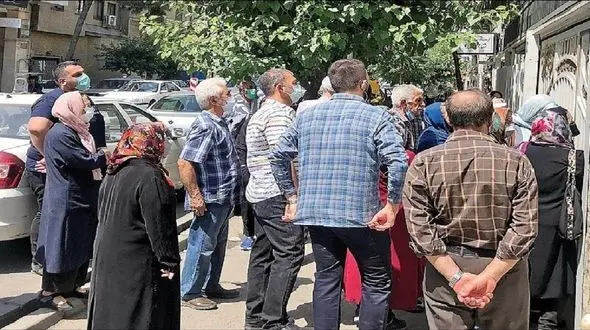 نابسامانی اوضاع واکسیناسیون با وجود ورود حجم انبوه واکسن کرونا به ایران / ریشه ناکارآمدی نظام واکسیناسیون کجاست؟ 