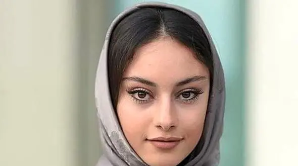 عکس هنری و پینترستی ترلان پروانه در جنگلی زیبا با شکوفه های / استایل طبیعتگردی خانم بازیگر غوغا کرد