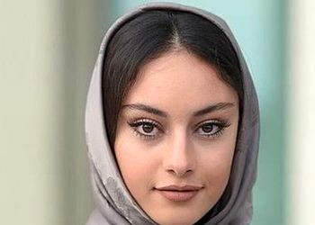 عکس هنری و پینترستی ترلان پروانه در جنگلی زیبا با شکوفه های / استایل طبیعتگردی خانم بازیگر غوغا کرد