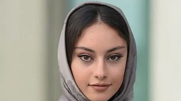 عکس هنری و پینترستی ترلان پروانه در جنگلی زیبا با شکوفه های / استایل طبیعتگردی خانم بازیگر غوغا کرد
