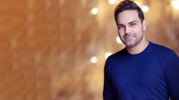 خواننده جوان موسیقی پاپ در همدان روی صحنه می رود +عکس