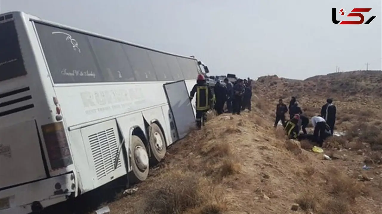 اجساد ۵ جانباخته واژگونی اتوبوس در مرودشت به پزشکی قانونی تحویل شد
