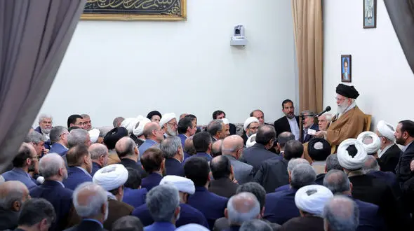 رهبر انقلاب: در گام‌های اول تصمیم کشور به مذاکره خوب کار شده است / به گفتگوهای عمان نه افراطی خوش‌بین و نه افراطی بدبین هستیم