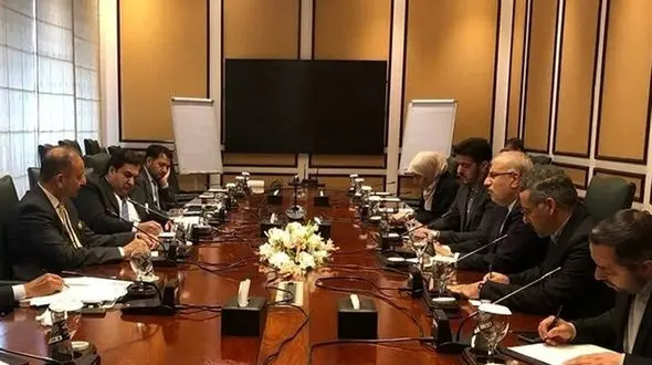 وزرای نفت ایران و پاکستان دوطرف میز مذاکره تجارت گازی