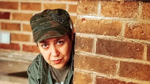 فیلم / مازیار لرستانی: با رضایت پدرم رفتم صف جبهه آقا سرشو بالا کرد گفت خواهرم برو، خیلی بهم بر خورد! 