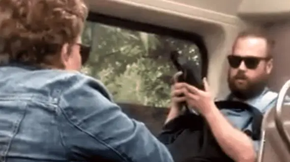 اقدام زشت زن استرالیایی در قطار + فیلم