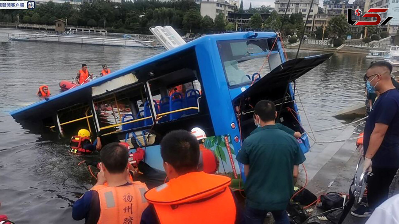 حادثه مرگبار سقوط اتوبوس در دریاچه‌ای در چین