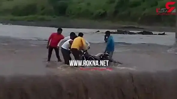 اقدام احمقانه موتورسوار مست سوژه رسانه های هندی شد+ فیلم