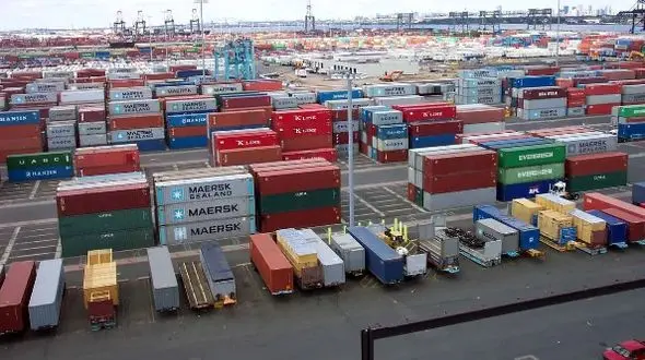 آیا گمرکات در تعطیلات رسمی خدمات ارائه می‌دهند؟