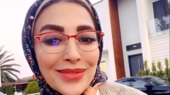 عکس ها / نگاهی به چیدمان عهد بوقی خانه ویلایی ژیلا صادقی / از تابلو فرش موزه ای تا مبلمانی خوشرنگ، تابلوهایی عتیقه و فاخر و لوسترهای شاهانه و  اورا مزداری اوستایی زیبا ...