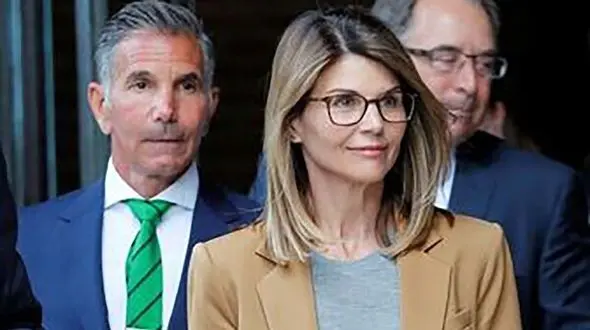 خانم بازیگر سرشناس به زندان محکوم شد / تقلب در مدرک + فیلم لحظه بازداشت