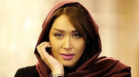 استایل زمستونی سارا منجزی پور در شب کریسمس
