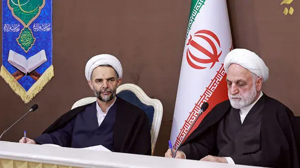 میان فردِ مفسد و خطاکار و با فردِ زمین‌خورده تفاوت قائل شد/ همه قوا در پیاده‌سازی «سرمایه‌گذاری در تولید» مسئول هستند