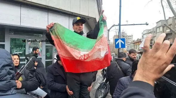 فیلم و عکس شهادت یک زن شرکت کننده در راهپیمایی روز قدس تهران به دنبال حملات هوایی دشمن