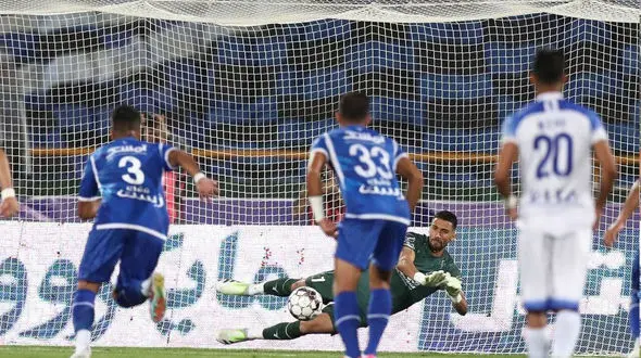 حسینی و مرادمند آبی ها را به هدف رساندند/ استقلال با عبور از ملوان از مدعیان جا نماند + فیلم گل