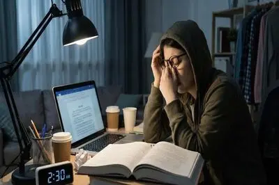 شب بخیر به تو که دیگر رمق درس خواندن نداری