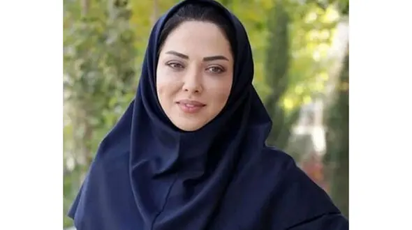 نگاهی به حیاط باصفا و دلباز خانه زیبای لیلا اوتادی/ خونه نگو، باغ بگو! استخر روباز وسط این همه سرسبزی