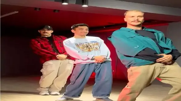 فیلم آواز باشکوه سه پسر دسته گل با آهنگ گل باغ من تو با هوهو چیچی بازی چه رقص هماهنگی رفتن