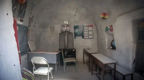 خواب عمیق دانش آموزان گرسنه در مدرسه تک کلاسه روستا