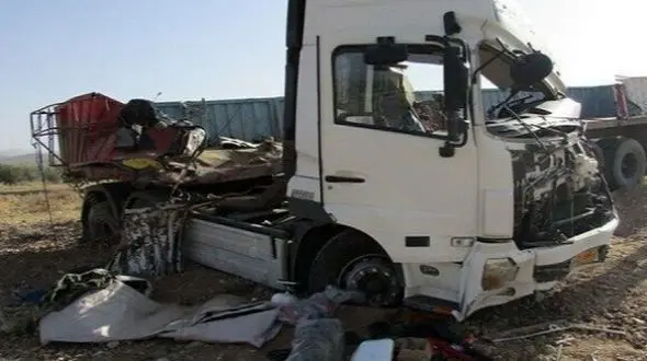 تریلی ساینا را بلعید / 4 نفر در یک حادثه دلخراش جان باختند