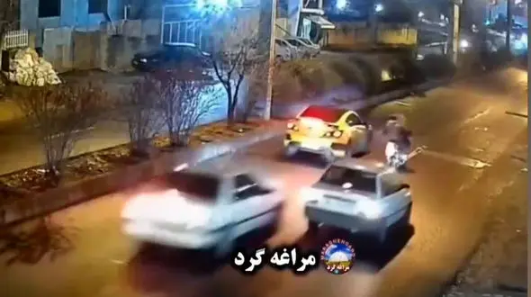 فیلم صحنه وحشتناک یک تصادف در مراغه / واقعا این کارها را نکنید مرگ در یک قدمی است