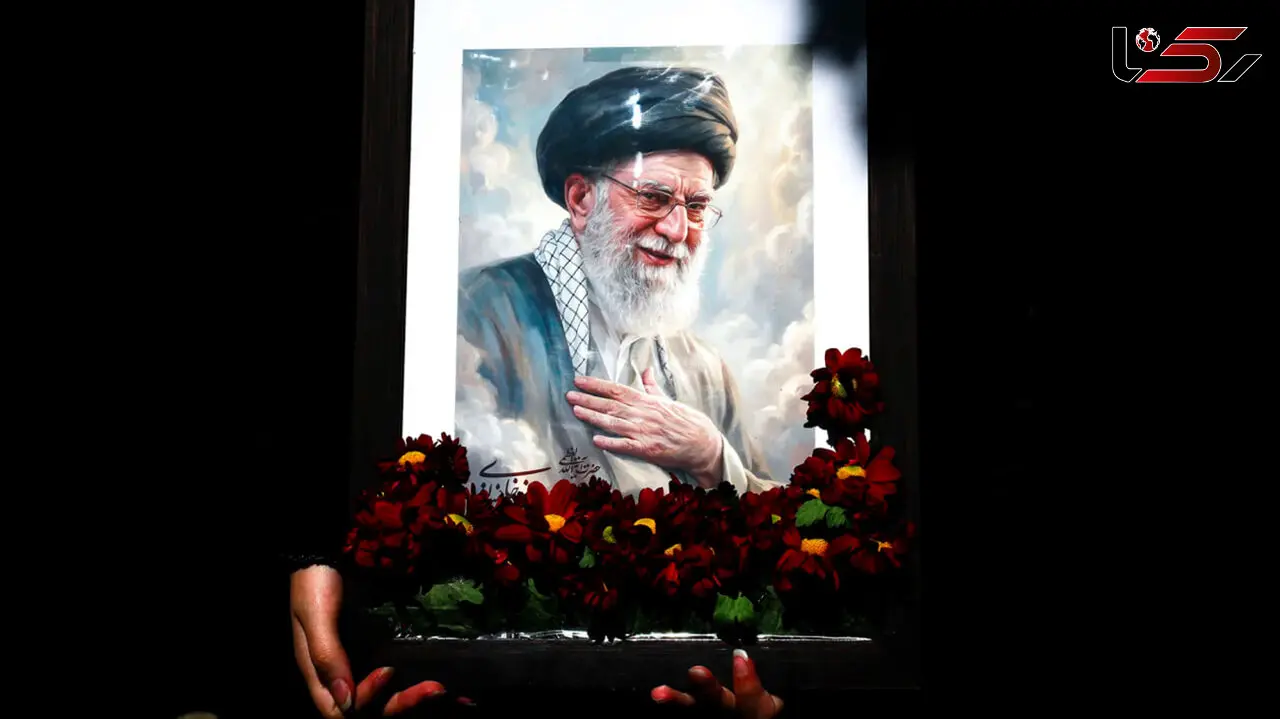 فیلم نوای ماندگار حاج صادق آهنگران در مصلای تهران؛ عزاداری یادگار جبهه‌ ها برای رهبر شهید