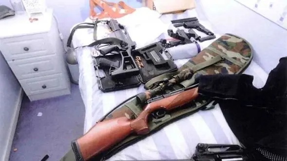 پزشک همیشه مسلح 12 سال در زندان می ماند + عکس