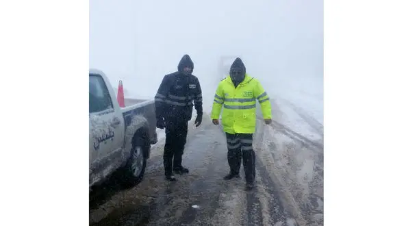 گزارش تصویری از عملیات امدادرسانی به خودروهای گرفتار شده در مسیرهای برفی استان مازندران