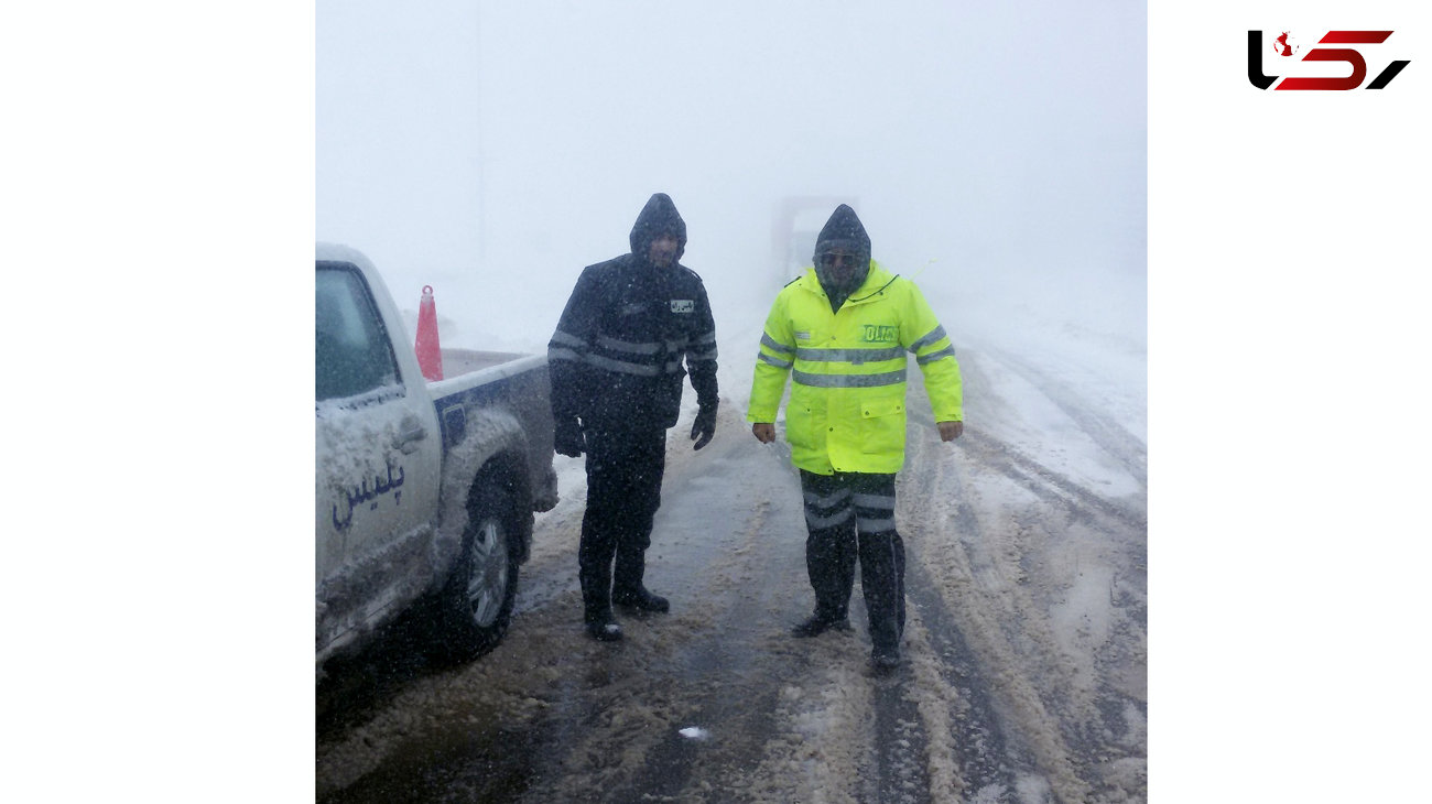 گزارش تصویری از عملیات امدادرسانی به خودروهای گرفتار شده در مسیرهای برفی استان مازندران